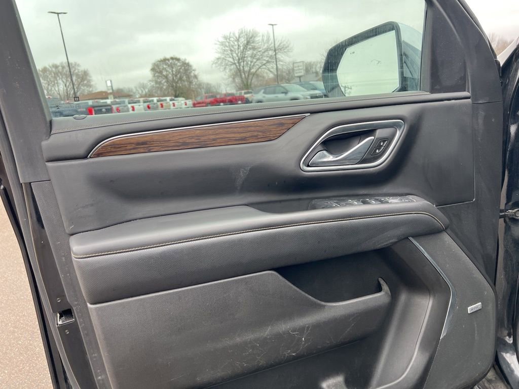 Used 2021 Chevrolet Tahoe Premier w/ Premium Package image 16