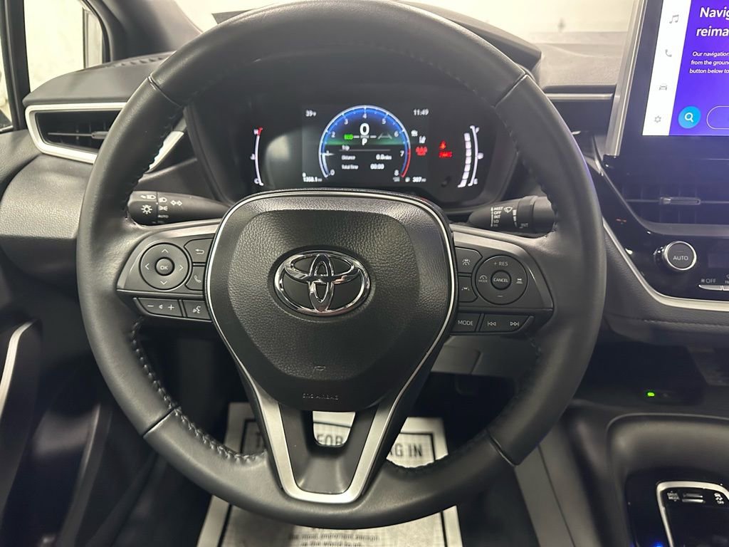 Used 2025 Toyota Corolla SE w/ SE Premium Package image 18