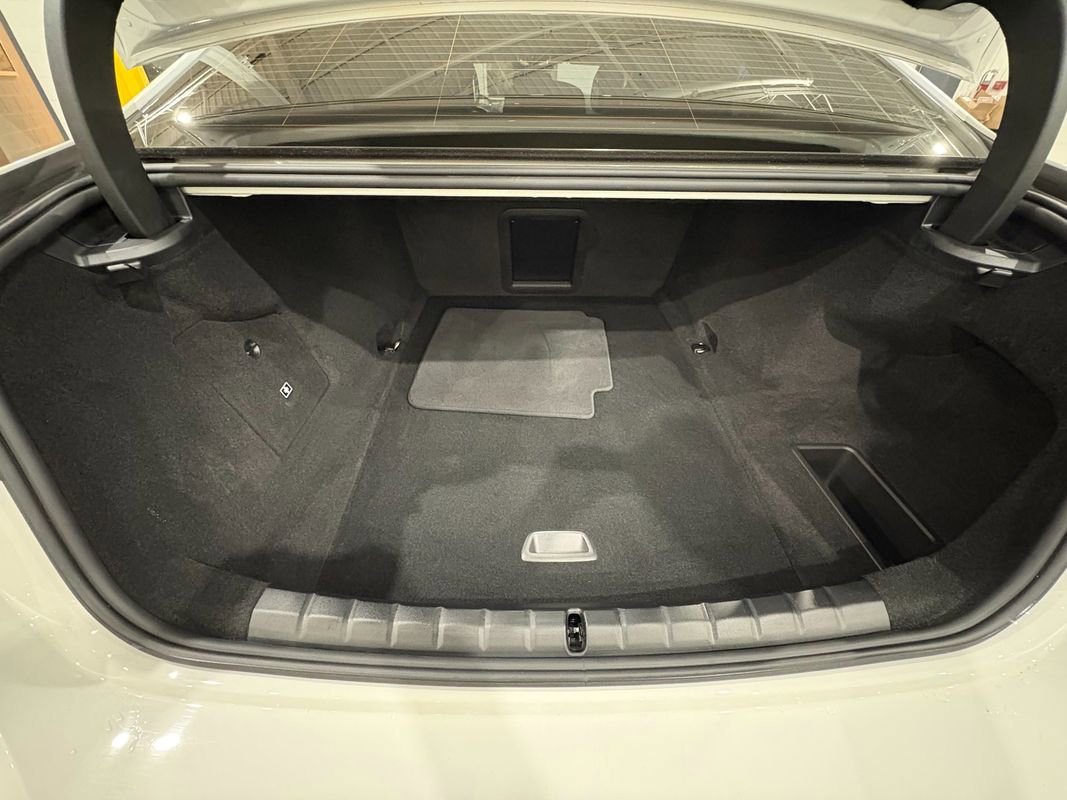 Used 2024 BMW i7 xDrive60 image 40