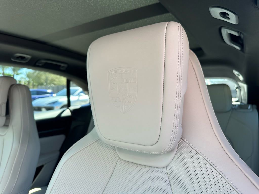 Used 2026 Porsche Macan 4 Electric AWD/4WD image 23