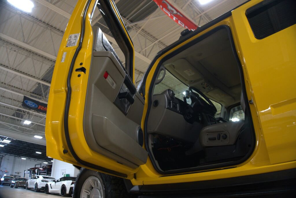Used 2003 HUMMER H2 w/ Preferred Equipment Group image 38