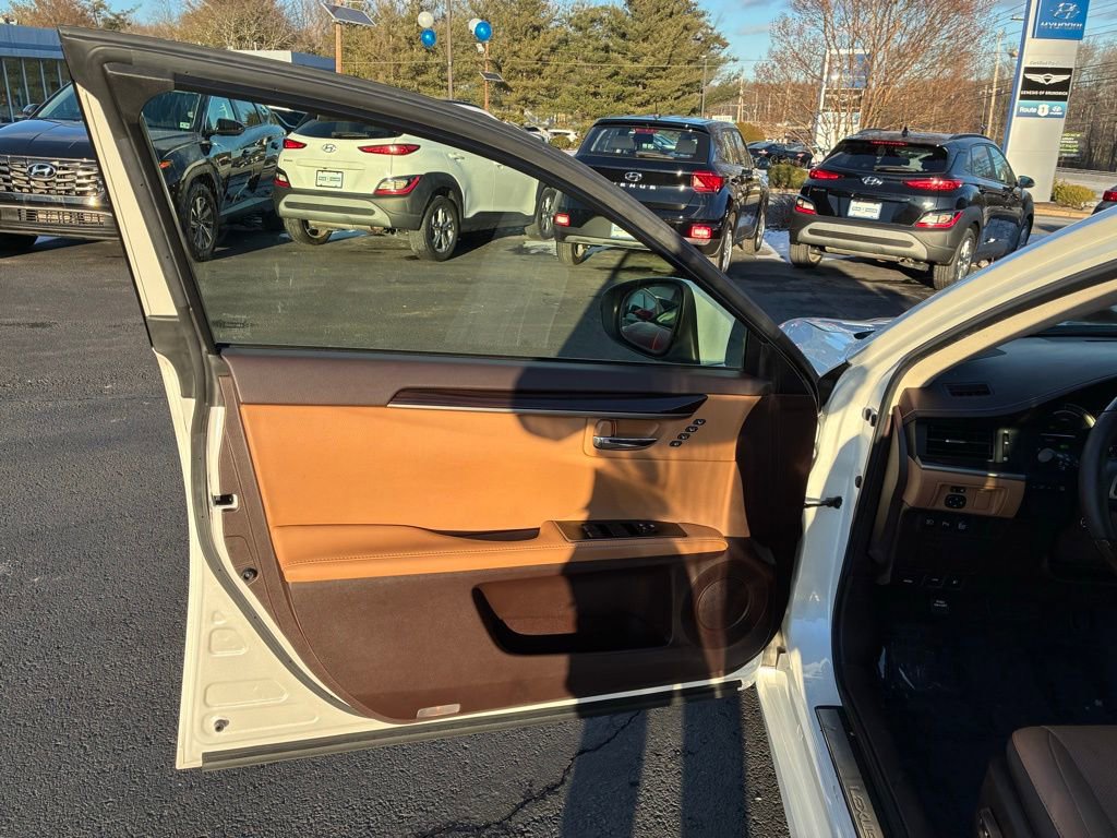 Used 2018 Lexus ES 300h image 42