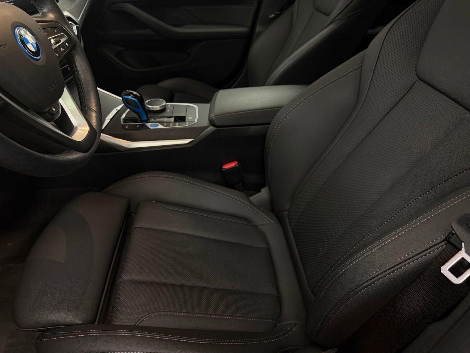 Used 2023 BMW i4 eDrive35 w/ Premium Package image 12