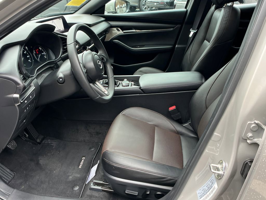 Used 2025 MAZDA MAZDA3 2.5 S Hatchback w/ Premium Pkg image 9