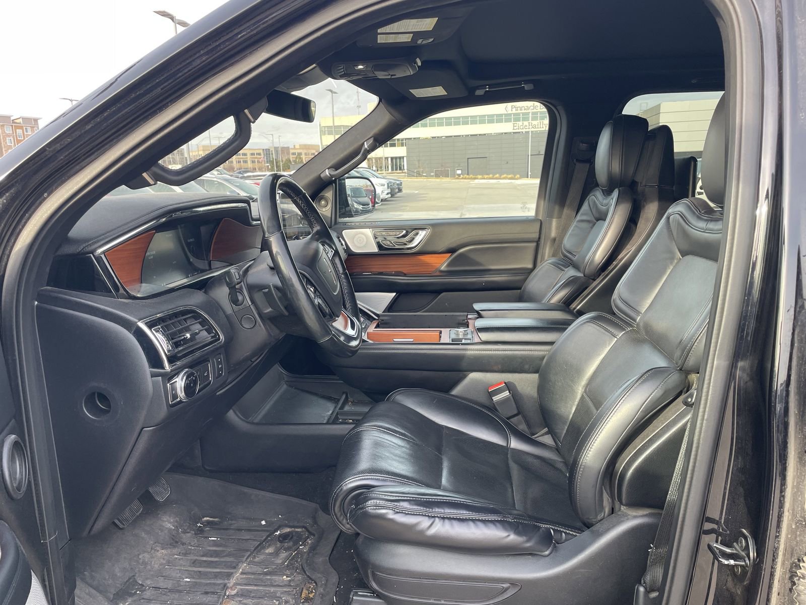 Used 2019 Lincoln Navigator L Reserve image 6