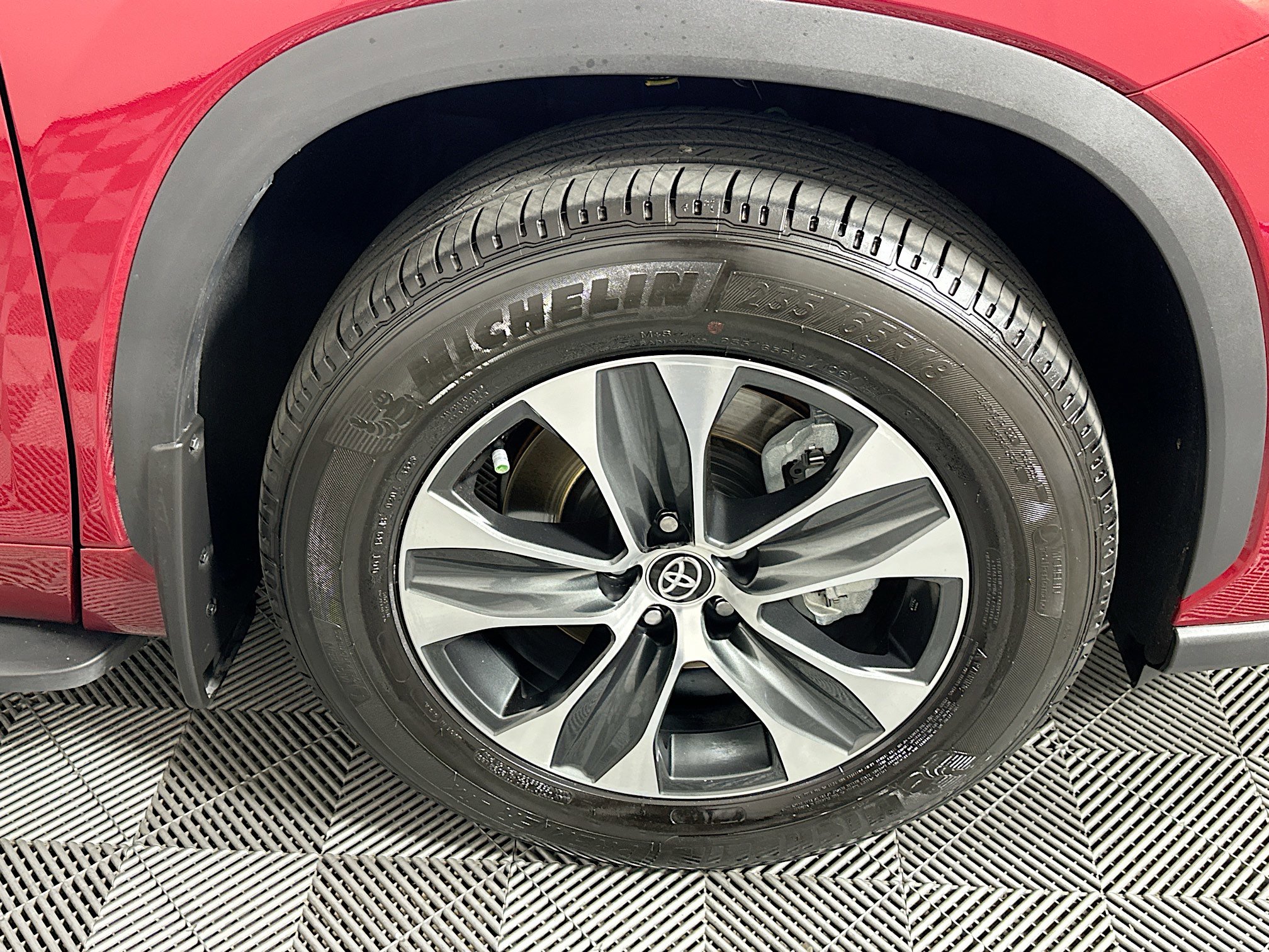 Used 2026 Toyota Highlander XLE image 11