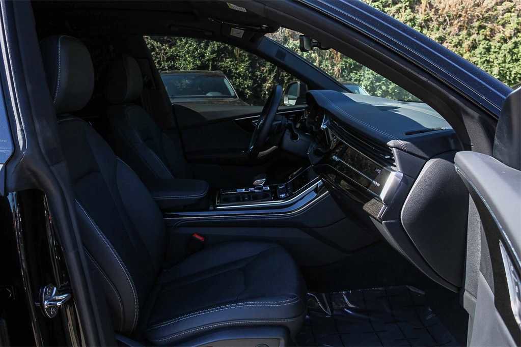 Used 2025 Audi Q8 Premium Plus w/ Premium Plus Package image 16