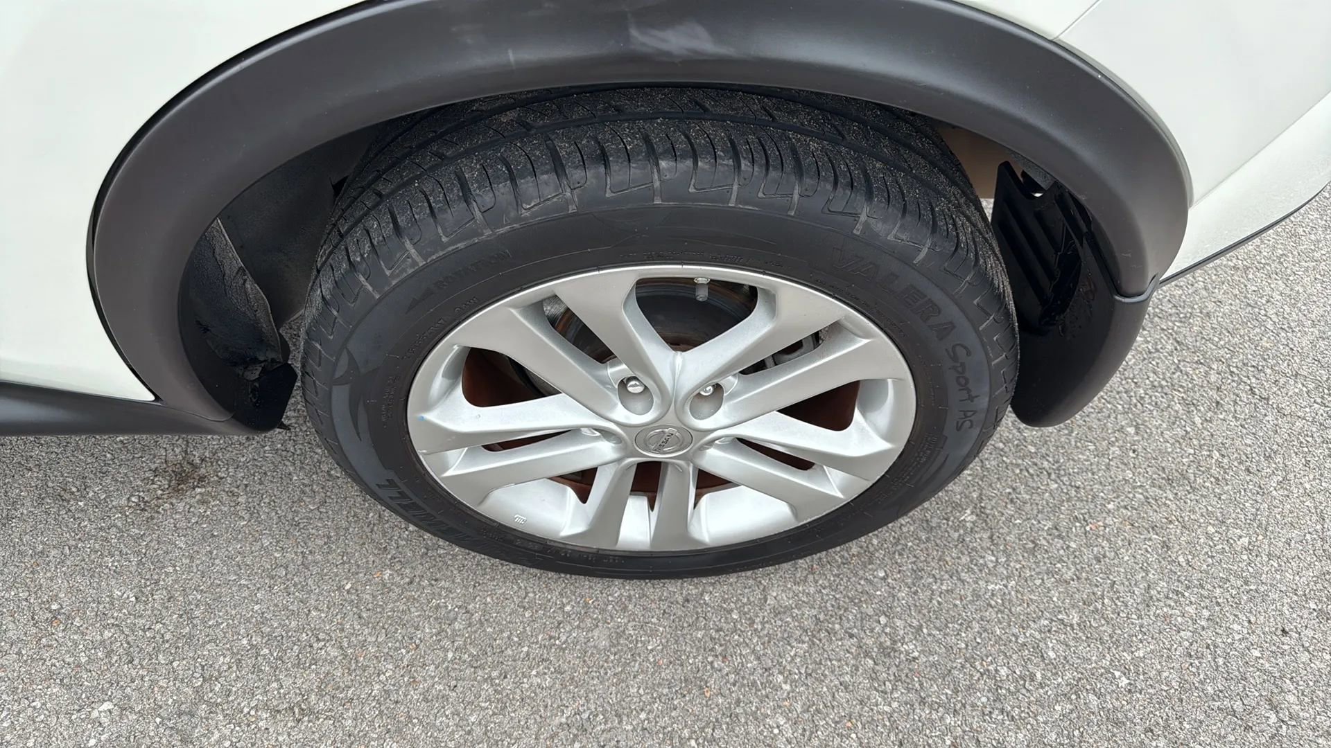 Used 2014 Nissan Juke SV w/ Navigation Package image 34