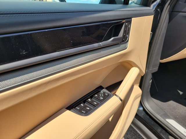 New 2026 Porsche Cayenne Coupe AWD/4WD image 26