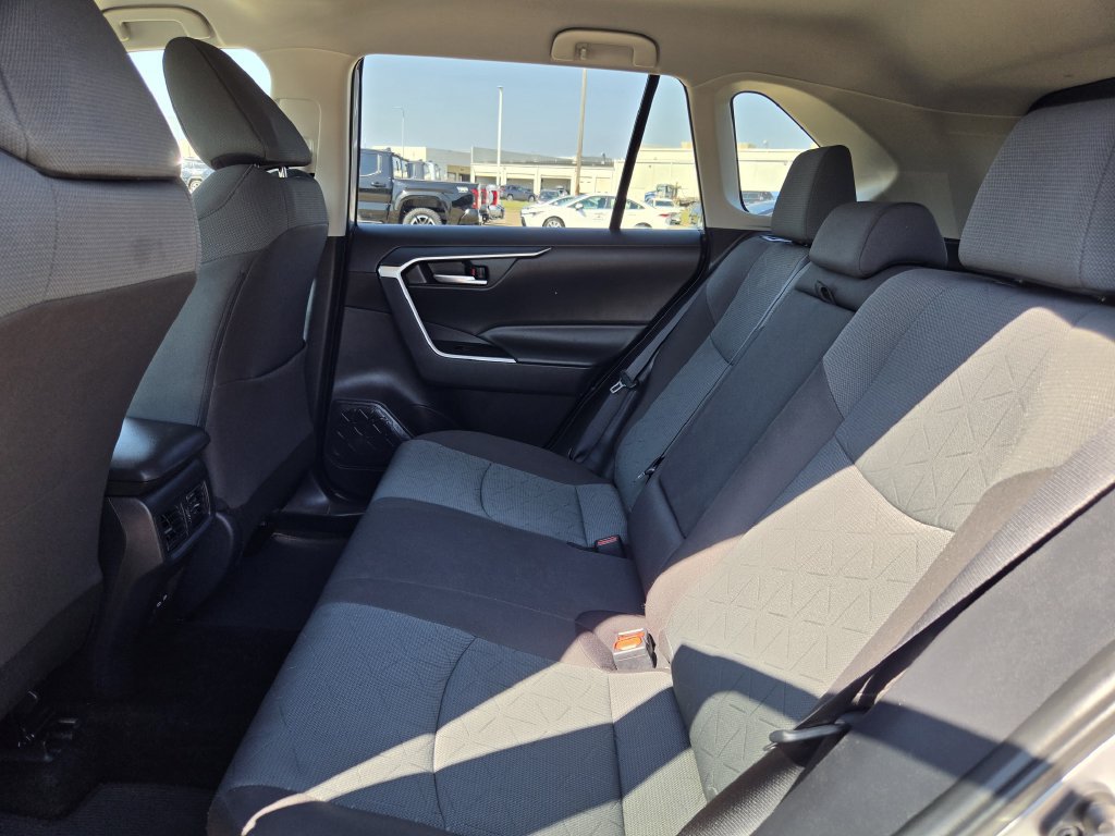Used 2025 Toyota RAV4 XLE FWD image 29