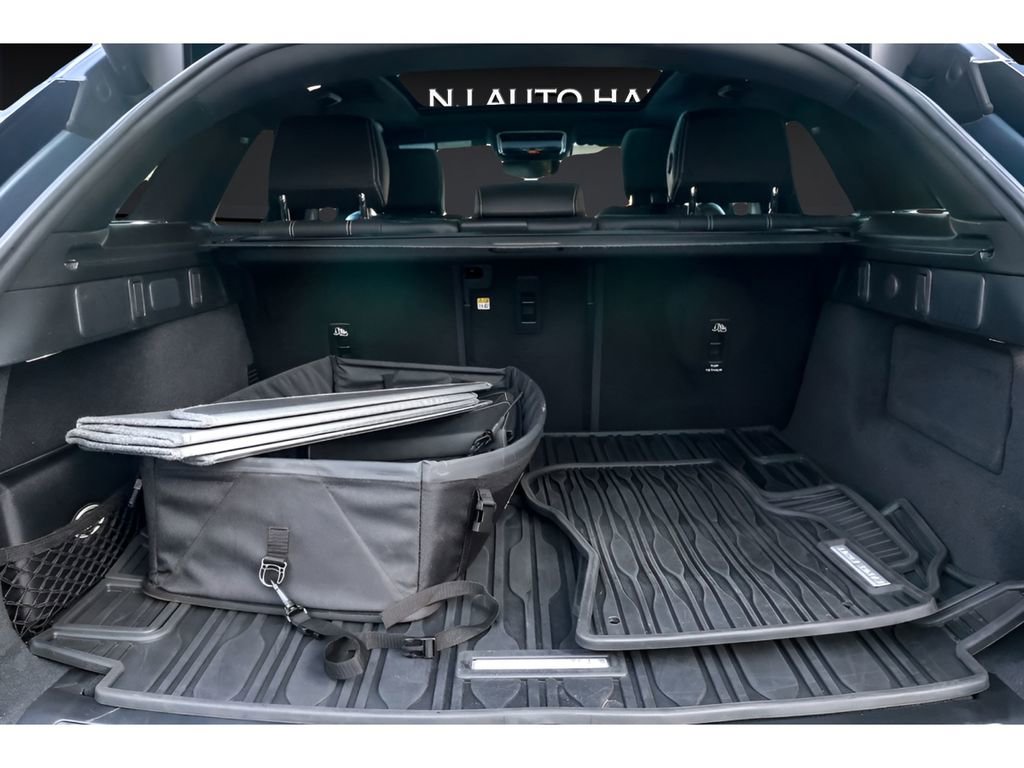 Used 2022 Land Rover Range Rover Velar R-Dynamic S image 43