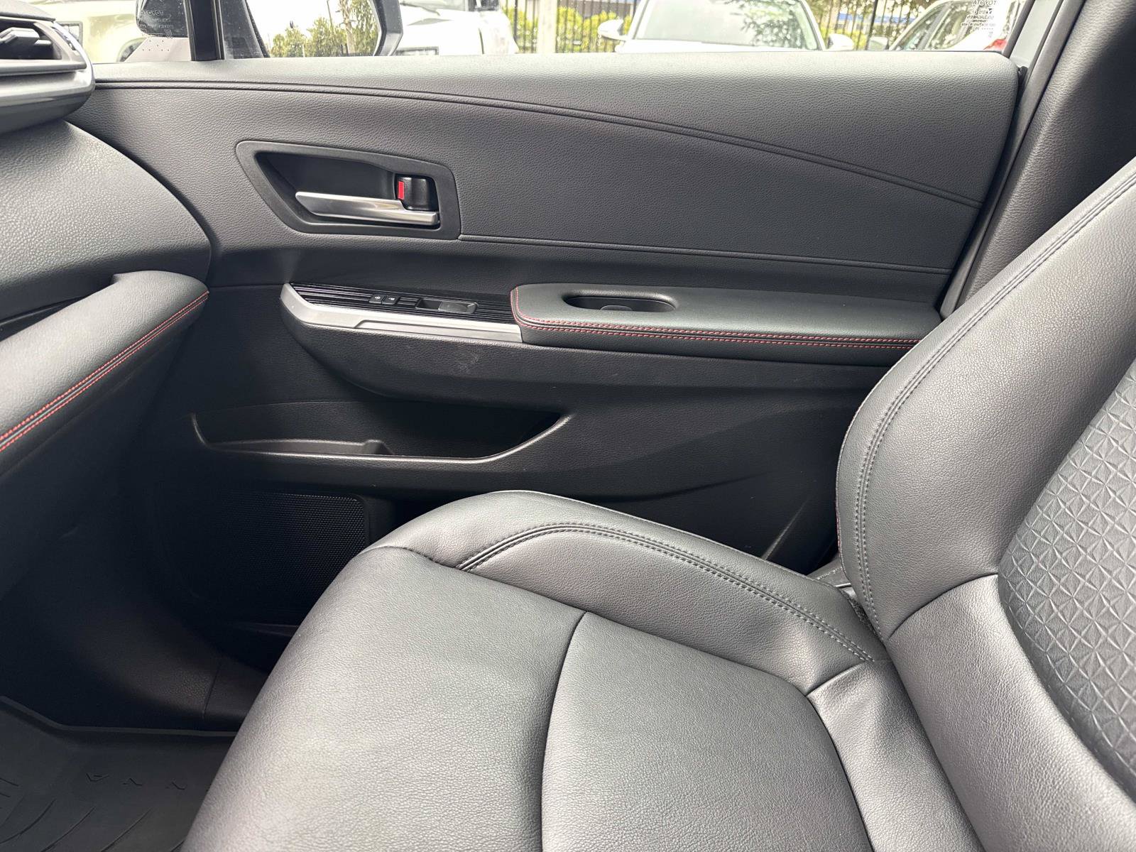 Used 2025 Toyota Sienna XSE w/ XSE Plus Package FWD image 24