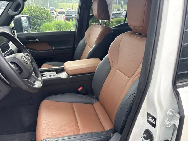 Used 2025 Lexus GX 550 w/ Accessory Package (2T) AWD/4WD image 24