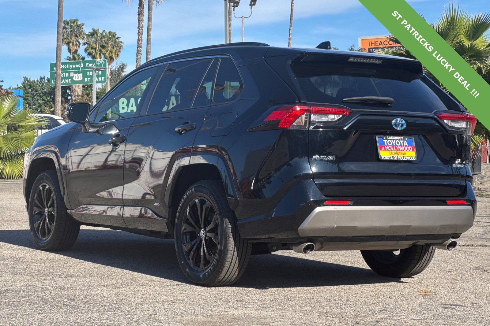 Used 2022 Toyota RAV4 SE w/ Convenience Package image 6