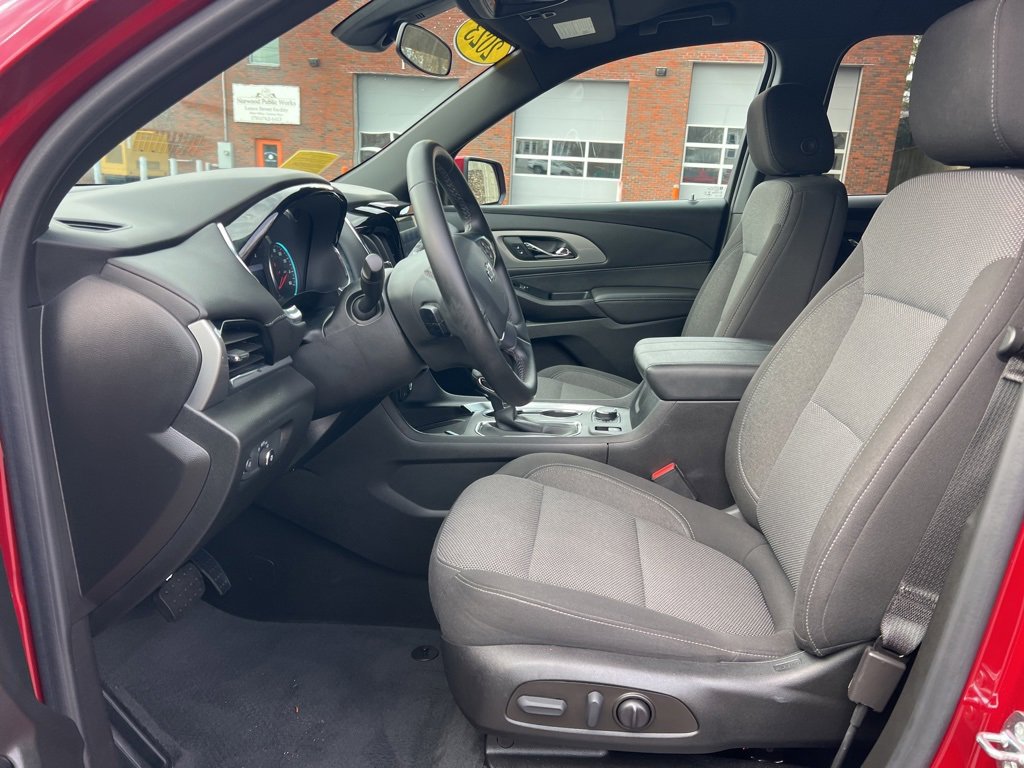 Used 2023 Chevrolet Traverse LT w/ Midnight/Sport Edition image 14