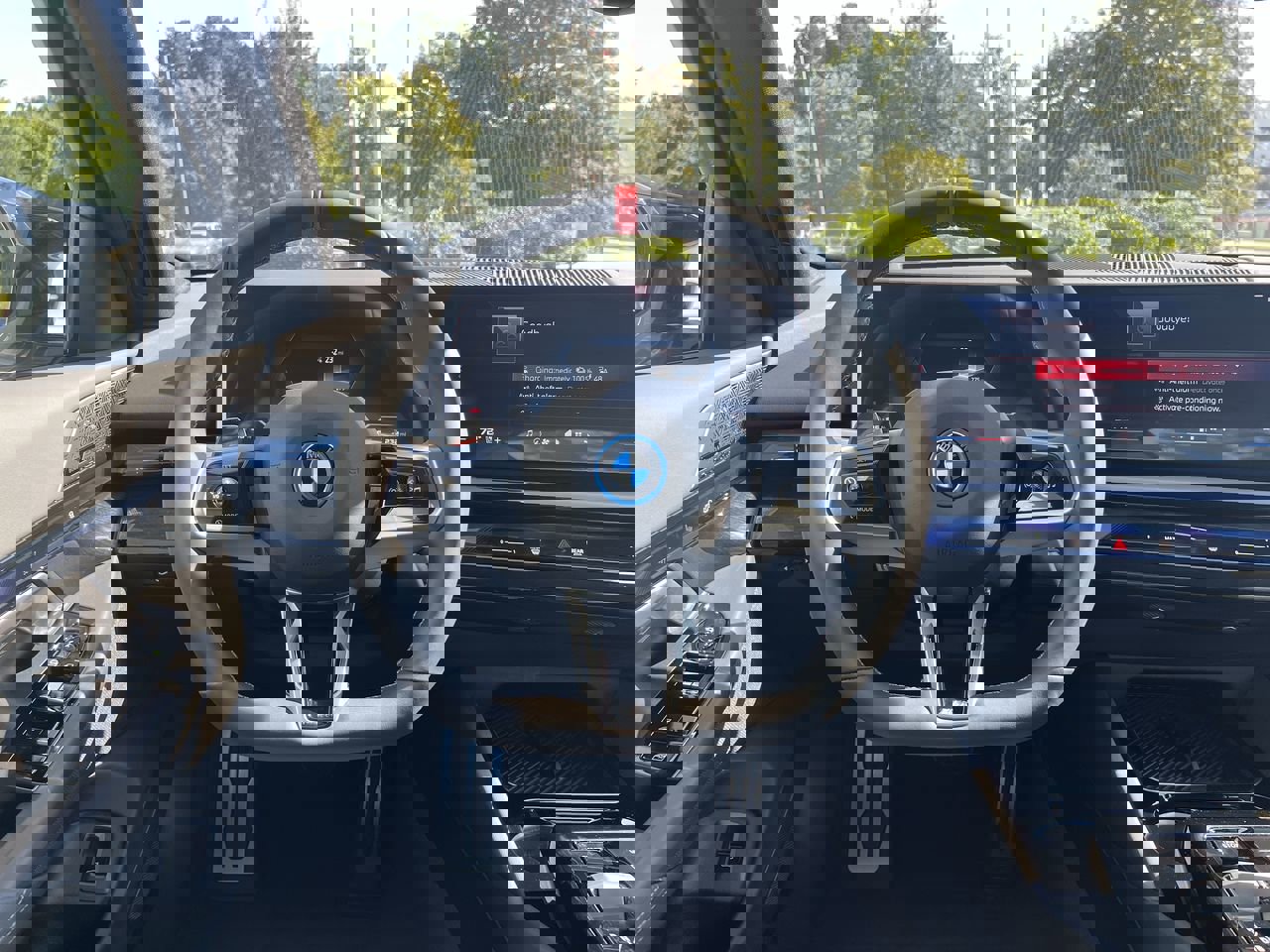 Used 2025 BMW i5 M60 w/ Premium Package image 21