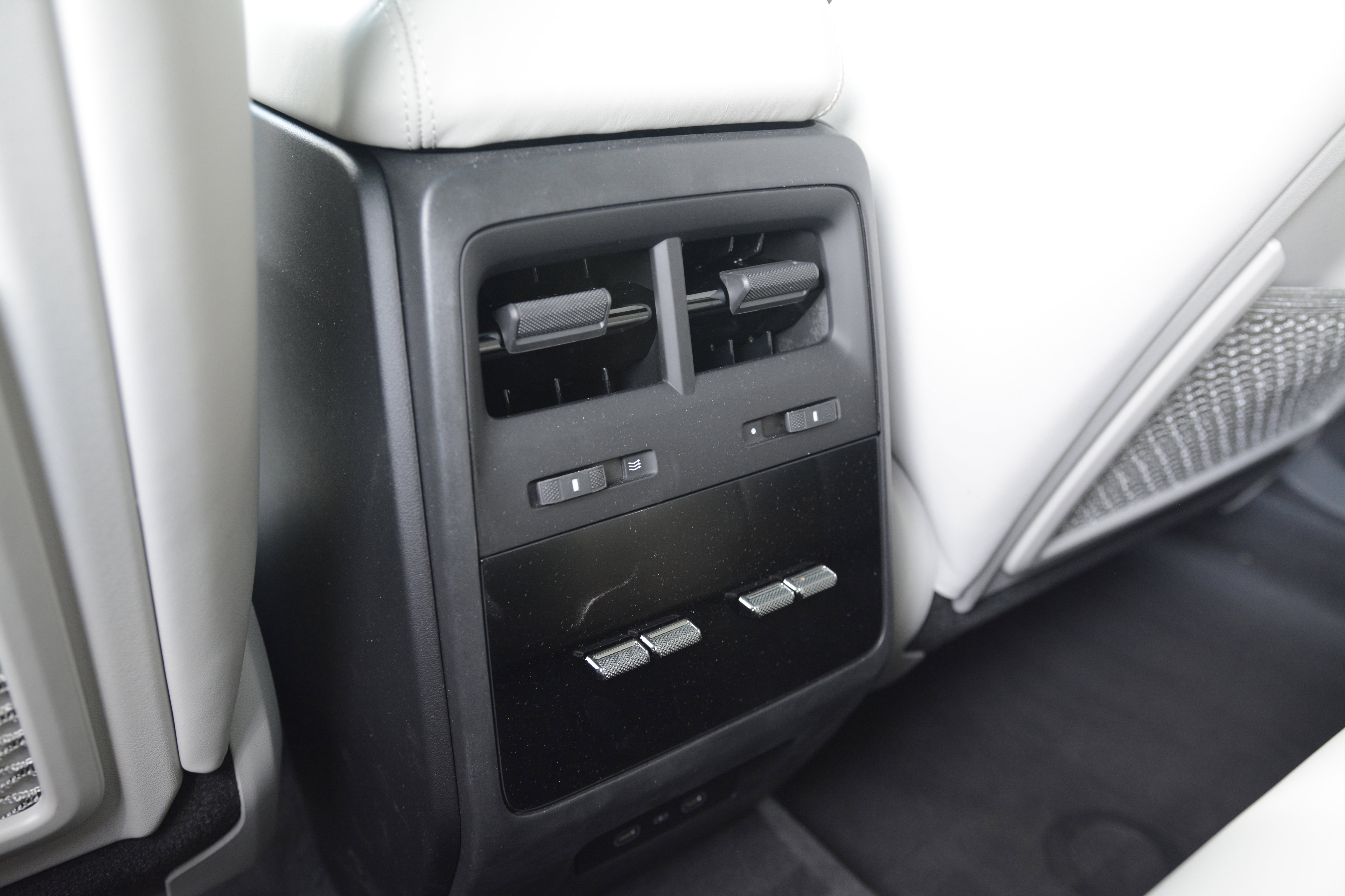 Certified 2025 Porsche Macan 4 Electric image 32