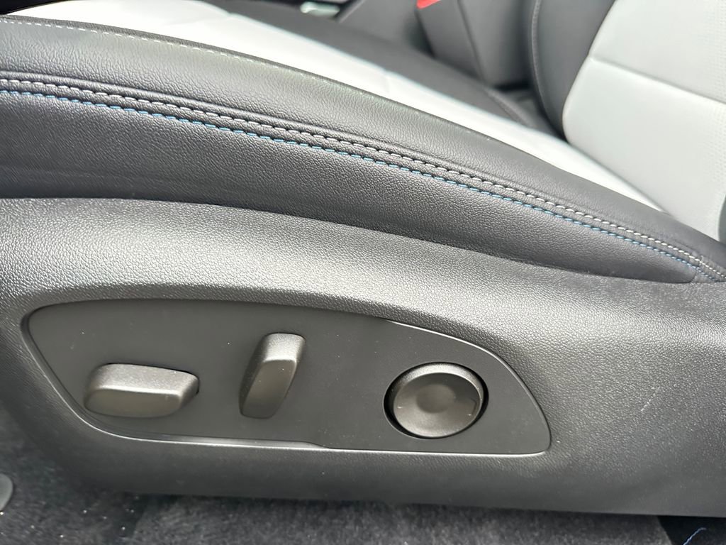 New 2026 Chevrolet Equinox EV LT image 10