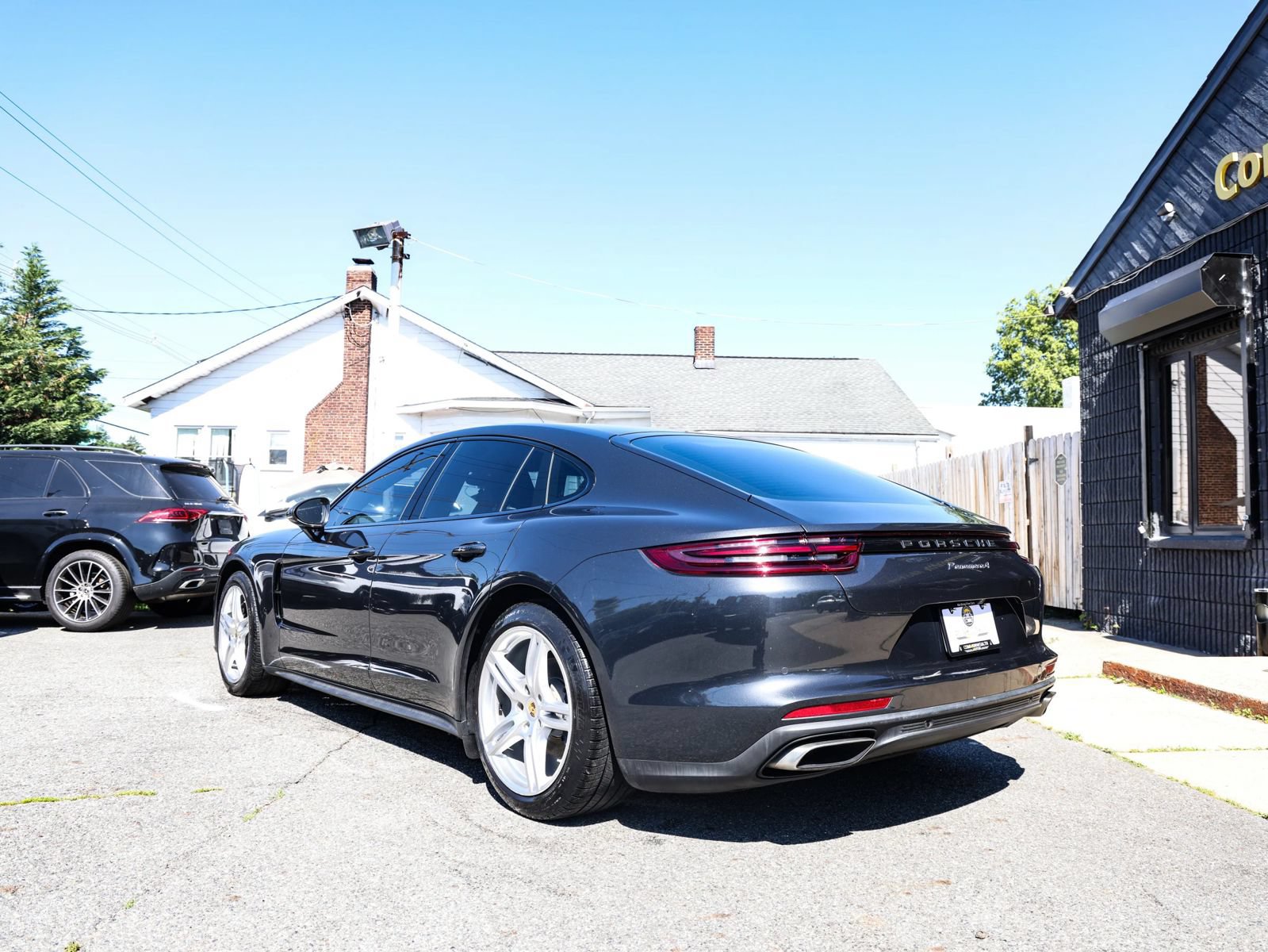 Used 2017 Porsche Panamera 4 w/ Premium Package AWD/4WD image 6
