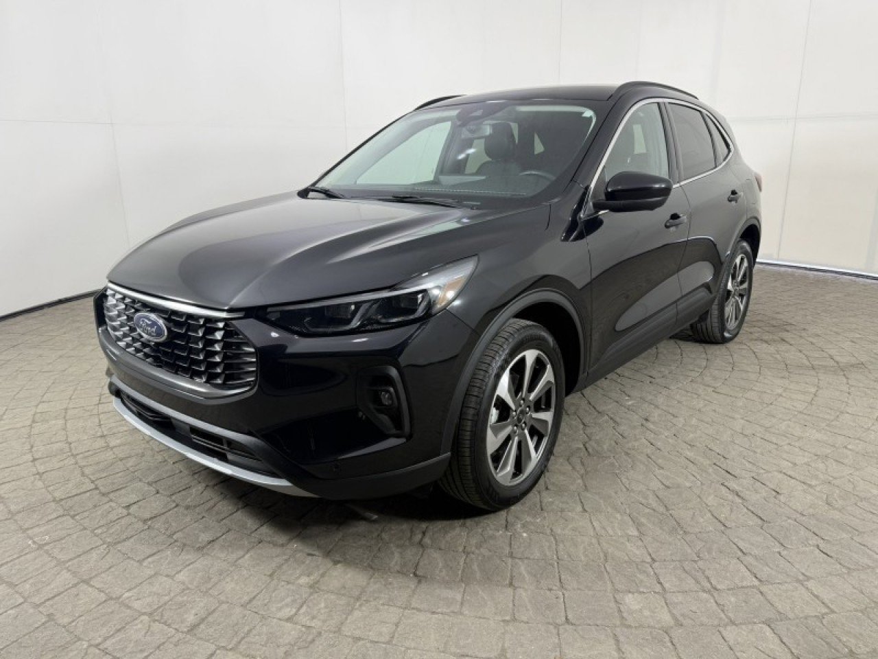 Used 2024 Ford Escape Platinum image 4