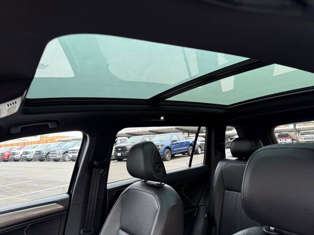 Used 2022 Volkswagen Tiguan SE R-Line image 10