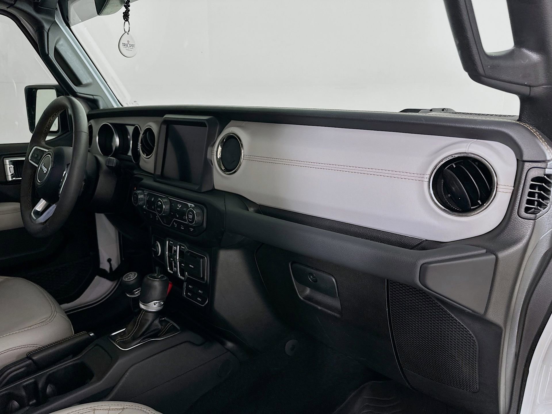Used 2023 Jeep Wrangler Unlimited Sahara AWD/4WD image 29
