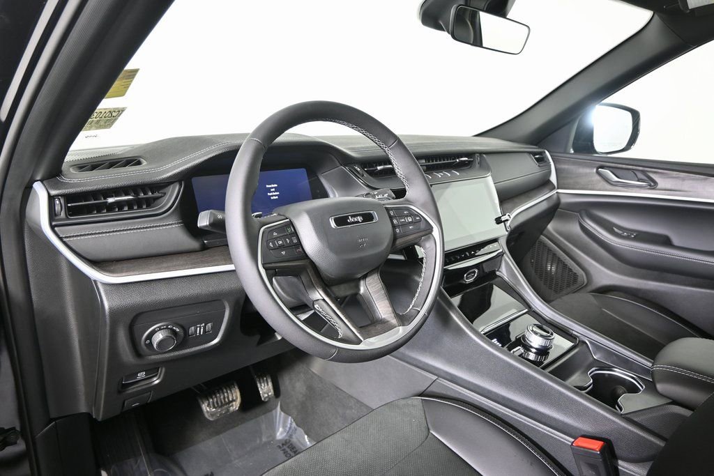 New 2026 Jeep Grand Cherokee Laredo image 22