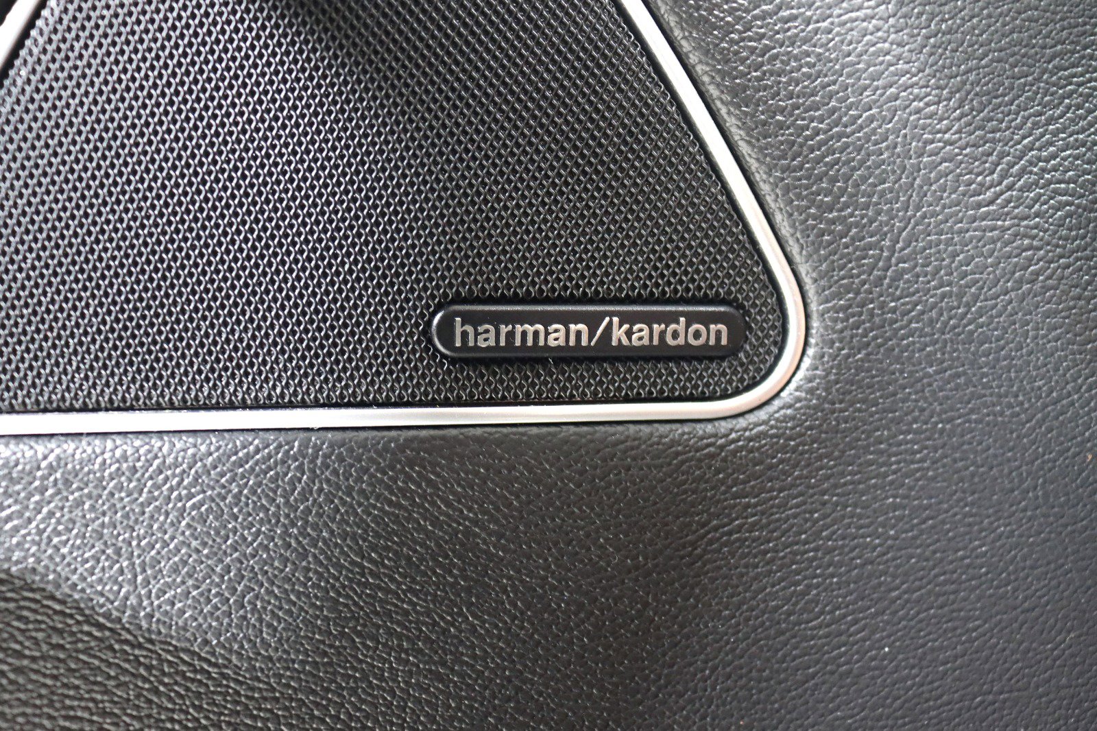 Used 2017 Maserati Levante S image 31