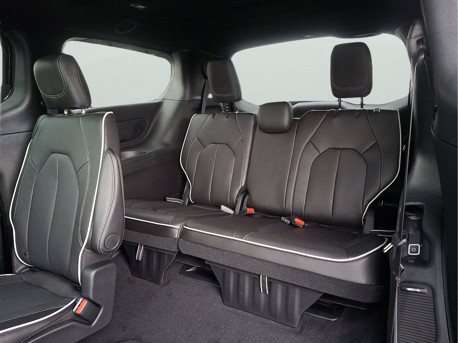 New 2027 Chrysler Pacifica Limited AWD/4WD image 6
