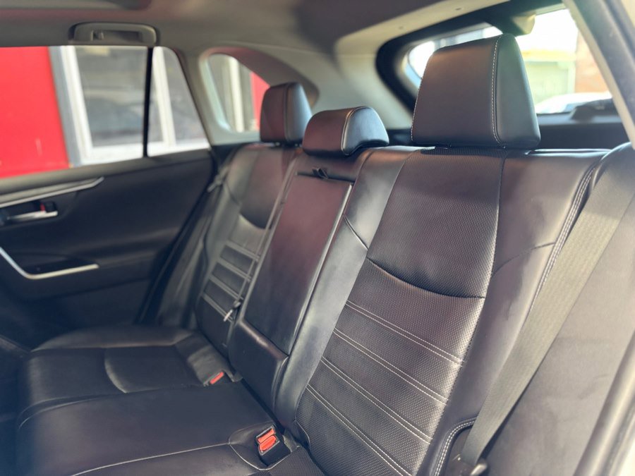 Used 2019 Toyota RAV4 Limited w/ Advanced Technology Package AWD/4WD image 11