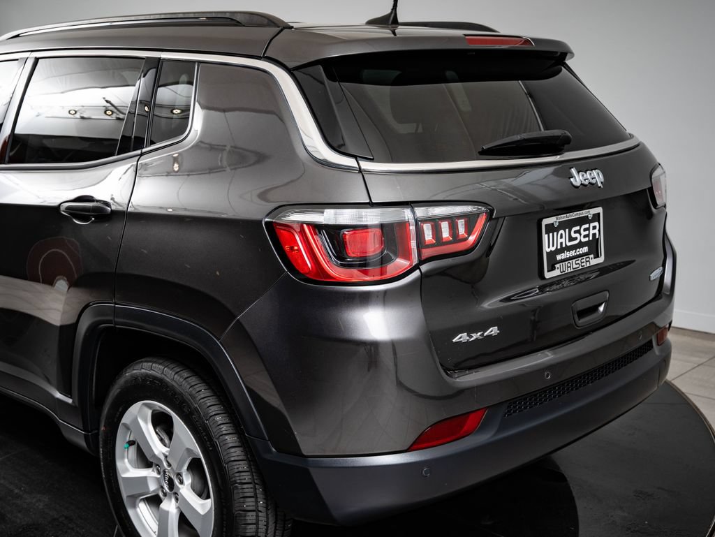 Used 2018 Jeep Compass Latitude w/ Popular Equipment Group AWD/4WD image 18