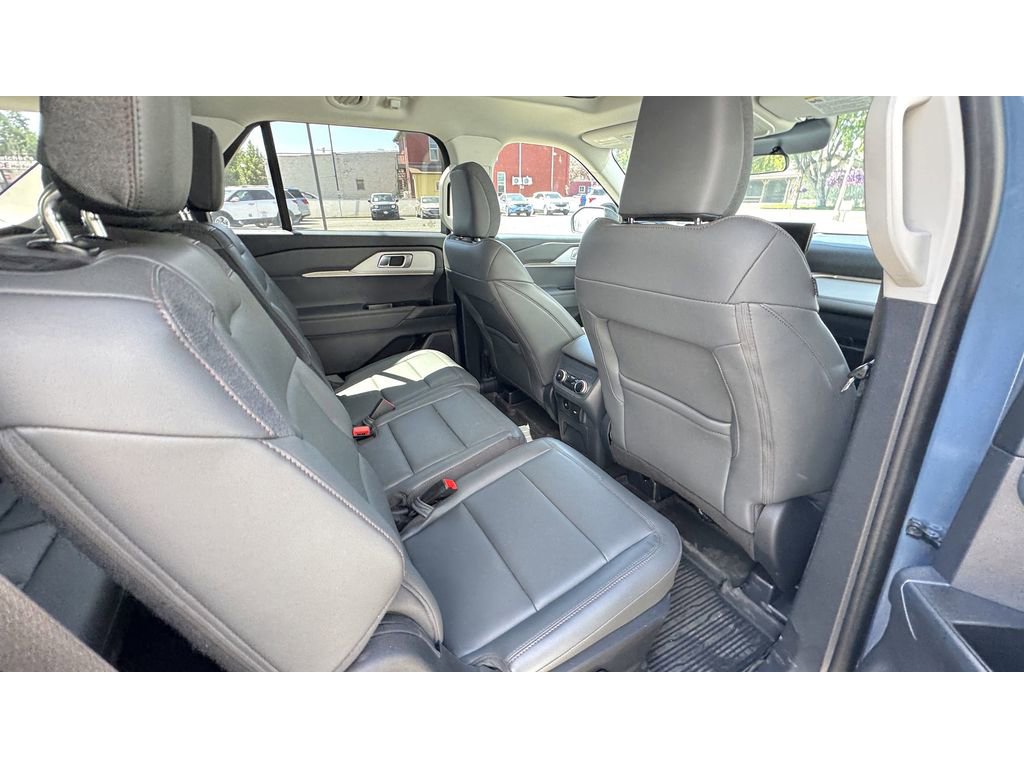 Used 2025 Ford Explorer Active w/ Active Comfort Package image 10