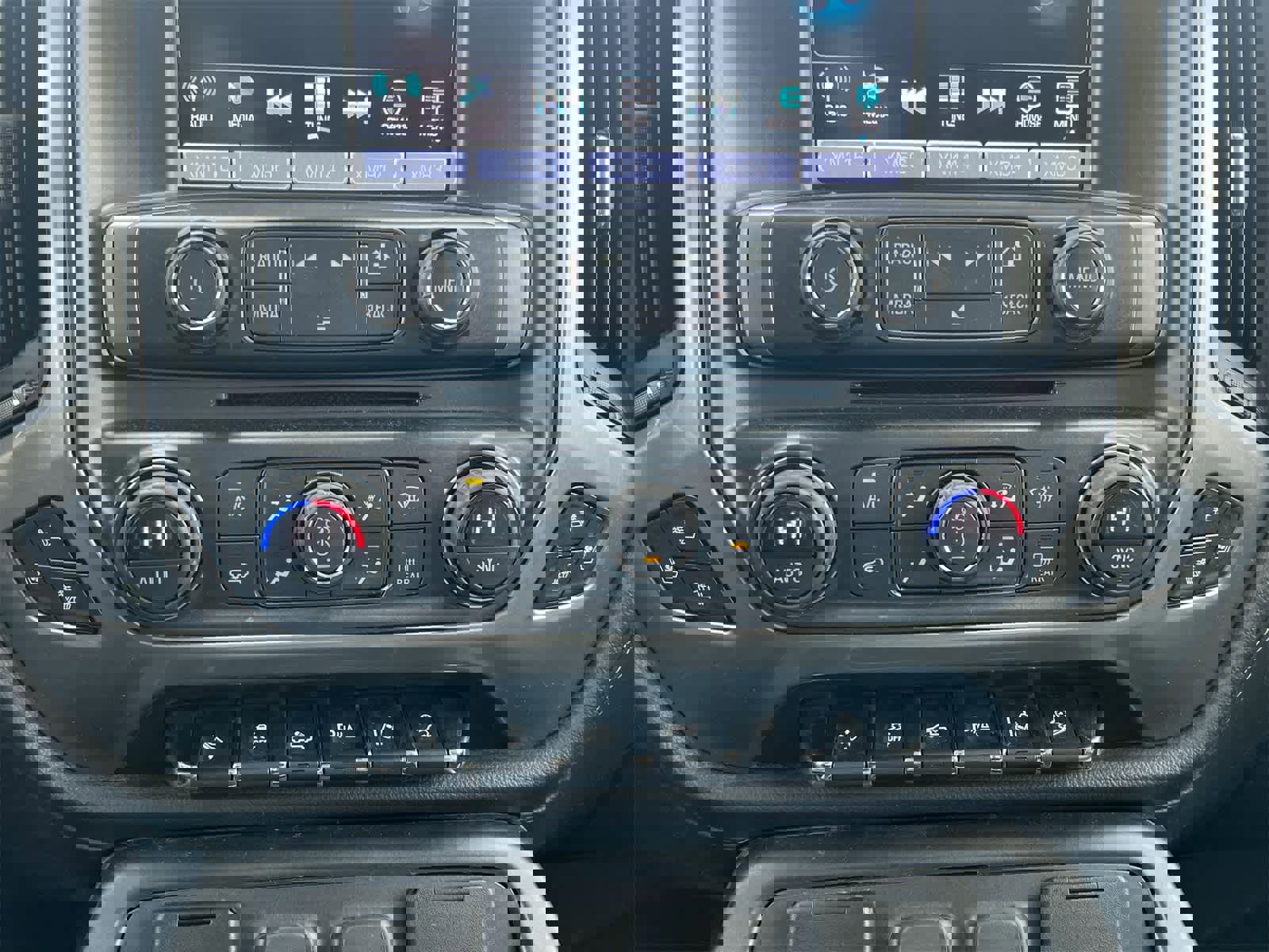 Used 2018 Chevrolet Silverado 2500 LTZ w/ Midnight Edition image 27