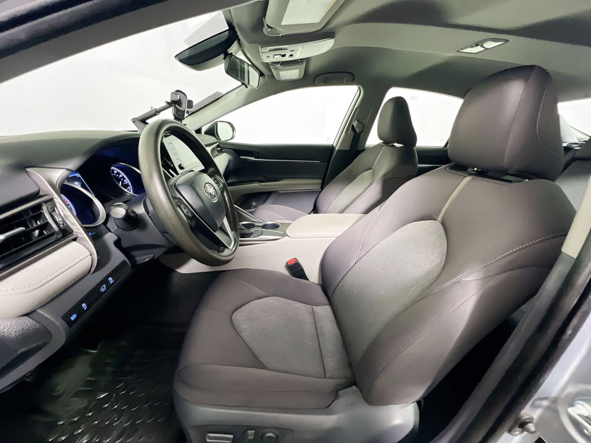 Used 2021 Toyota Camry LE image 14