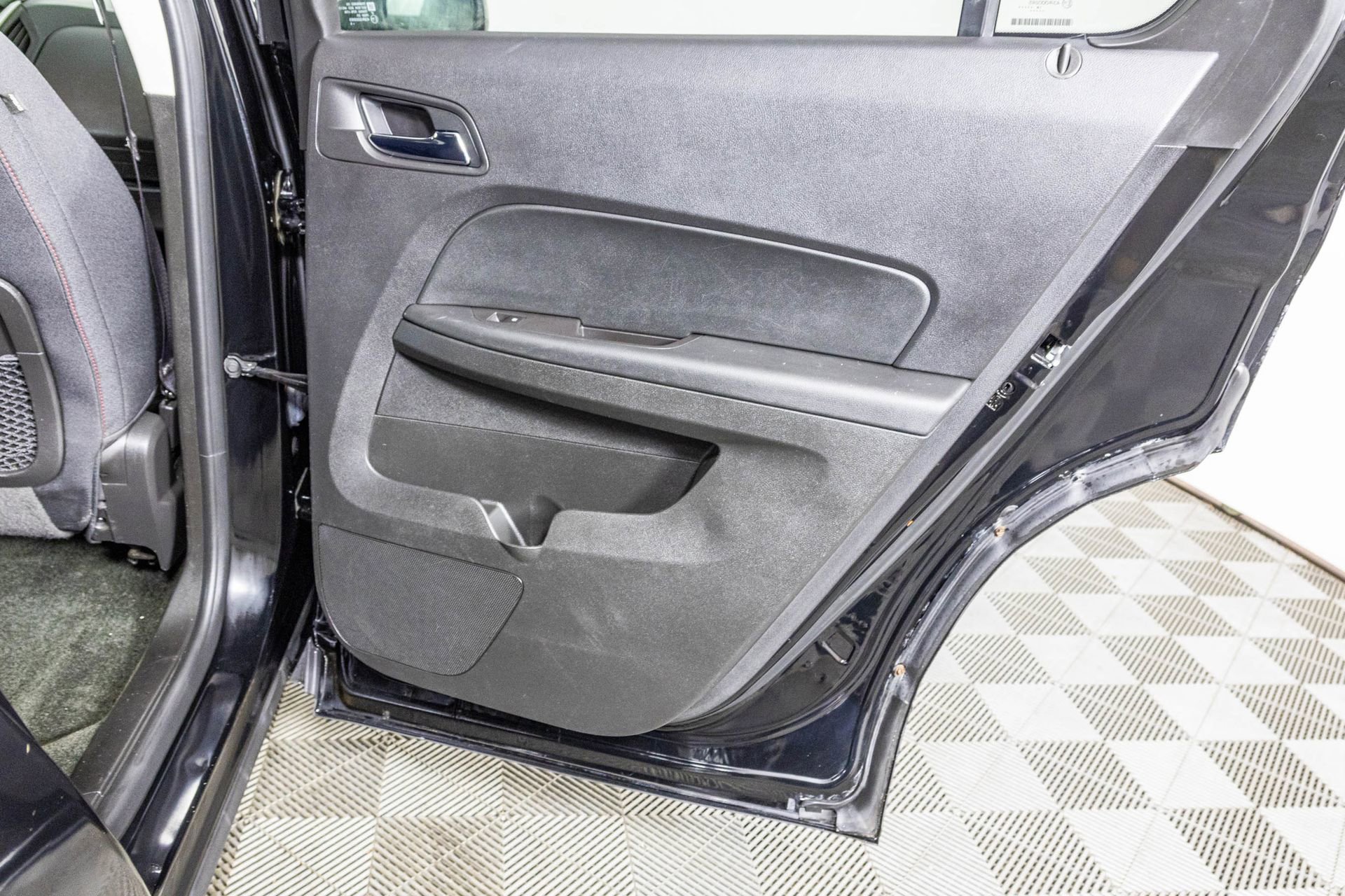 Used 2017 Chevrolet Equinox LT w/ Convenience Package image 39