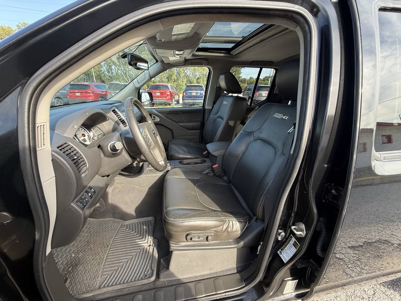 Used 2019 Nissan Frontier PRO-4X w/ Pro-4x Luxury Package AWD/4WD image 16