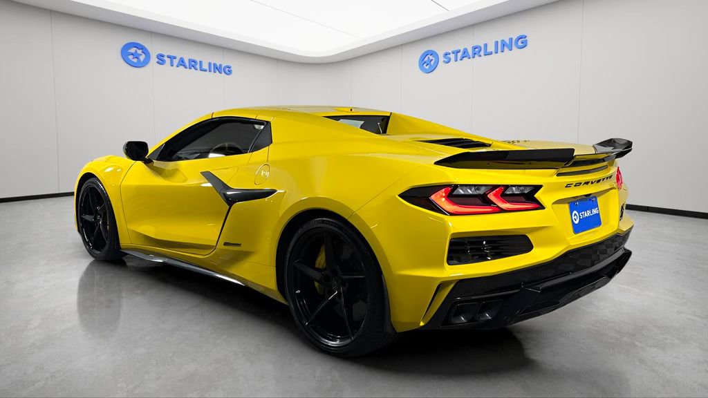 Used 2025 Chevrolet Corvette E-Ray w/ Stealth Interior Trim Package AWD/4WD image 17