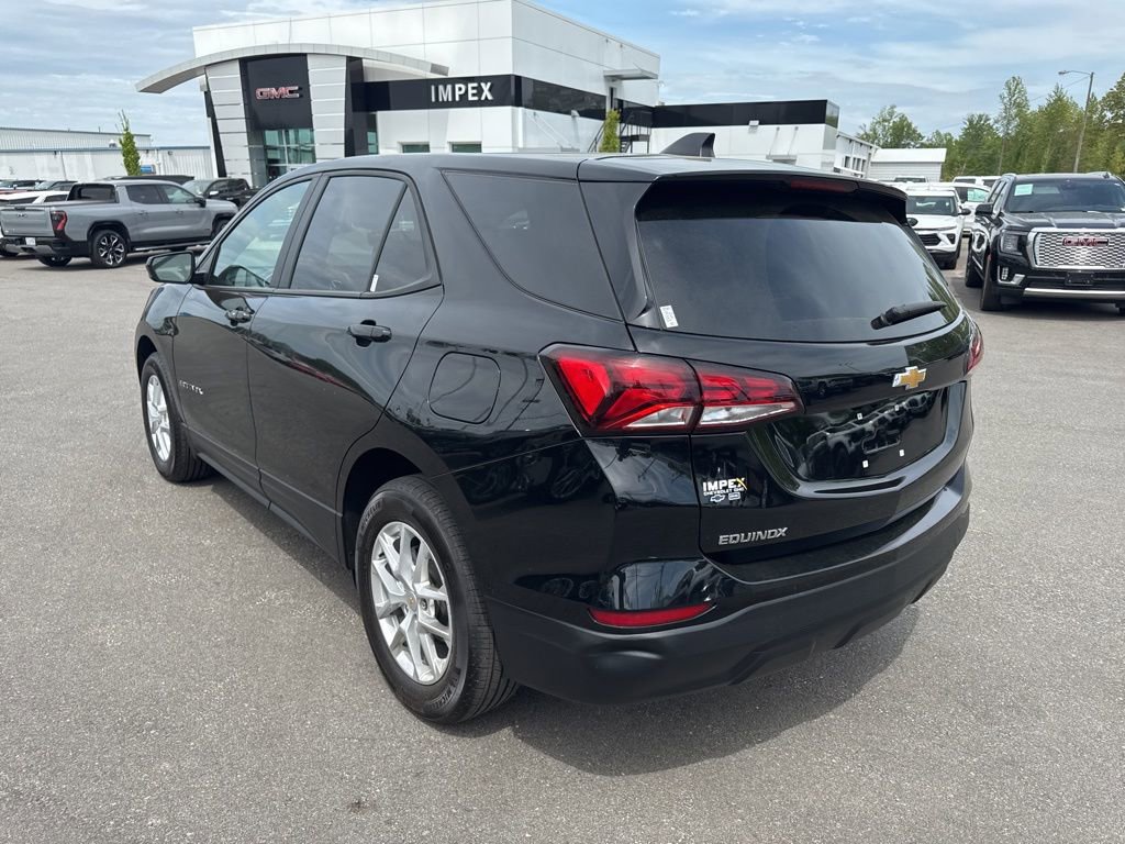 Used 2024 Chevrolet Equinox LS w/ LS Convenience Package FWD image 3