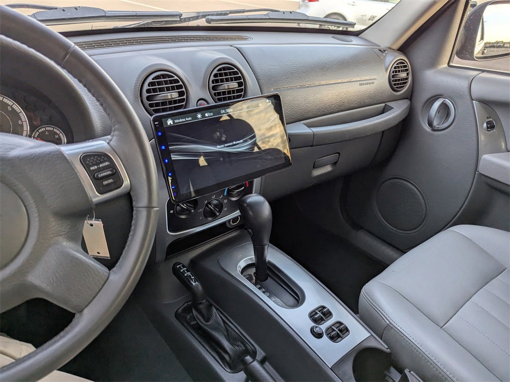 Used 2006 Jeep Liberty Limited image 20