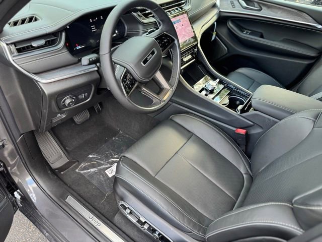 New 2025 Jeep Grand Cherokee Overland w/ Luxury Tech Group IV image 19