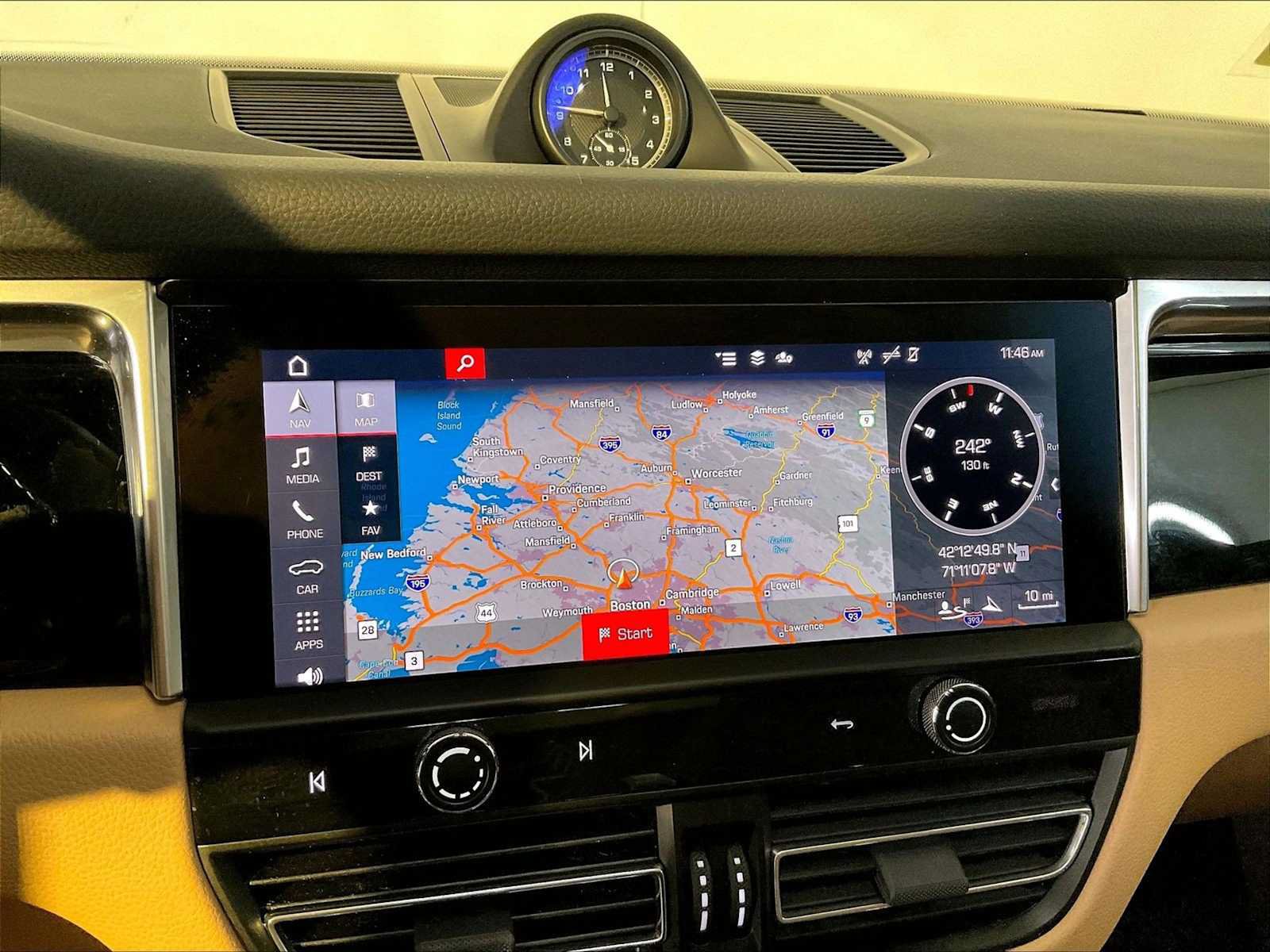 Certified 2023 Porsche Macan AWD/4WD image 37