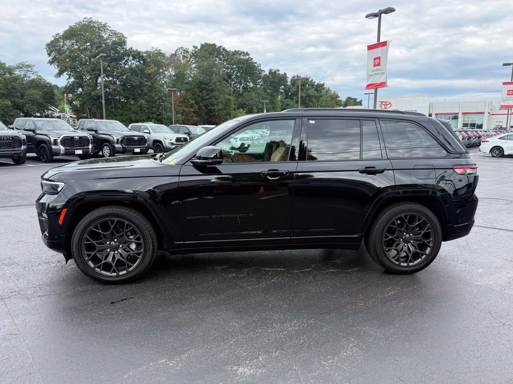 Used 2025 Jeep Grand Cherokee Summit AWD/4WD image 3