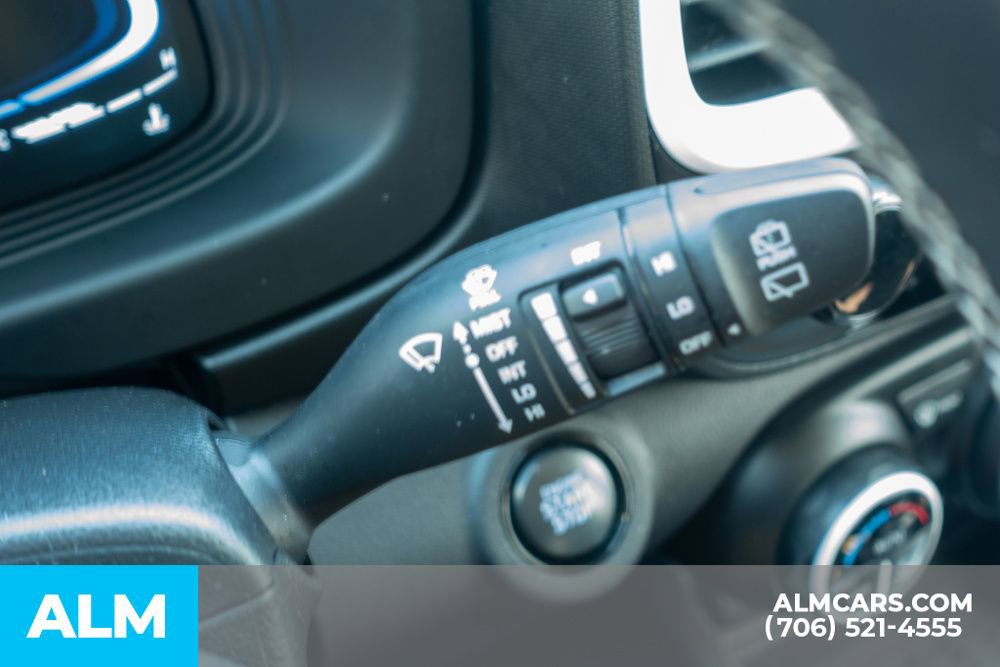 Used 2024 Hyundai Venue Limited FWD image 33