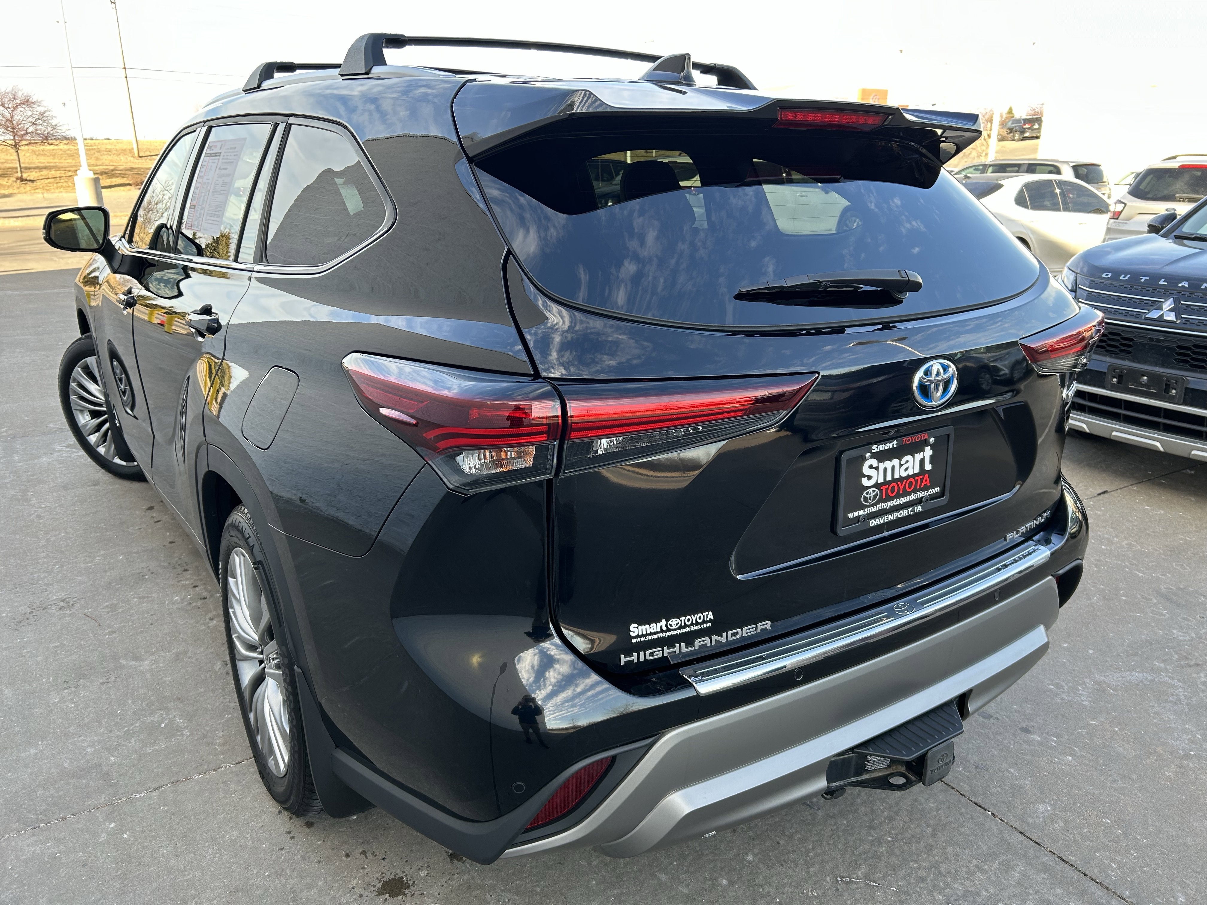 Used 2024 Toyota Highlander Platinum image 4