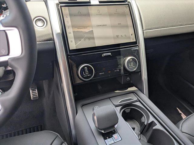 New 2025 Land Rover Discovery Dynamic SE image 12