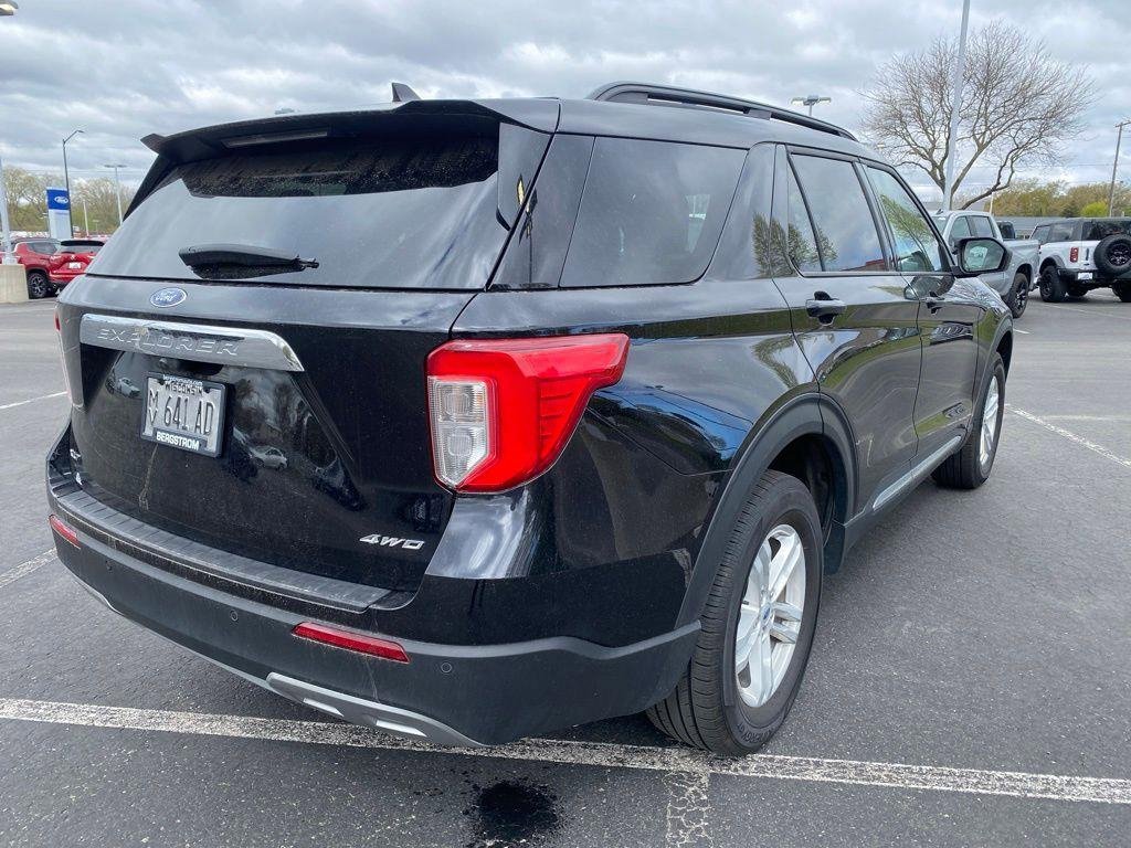 Used 2024 Ford Explorer XLT w/ Equipment Group 202A AWD/4WD image 14