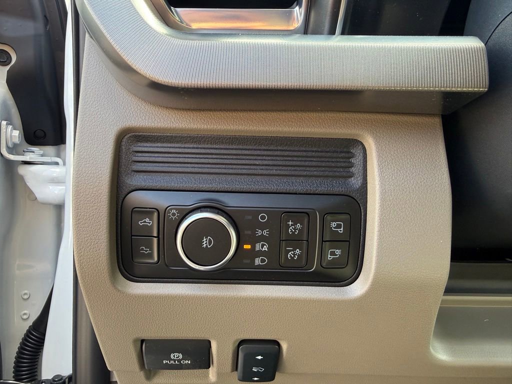 New 2026 Ford F250 Platinum w/ Platinum Plus Package AWD/4WD image 8