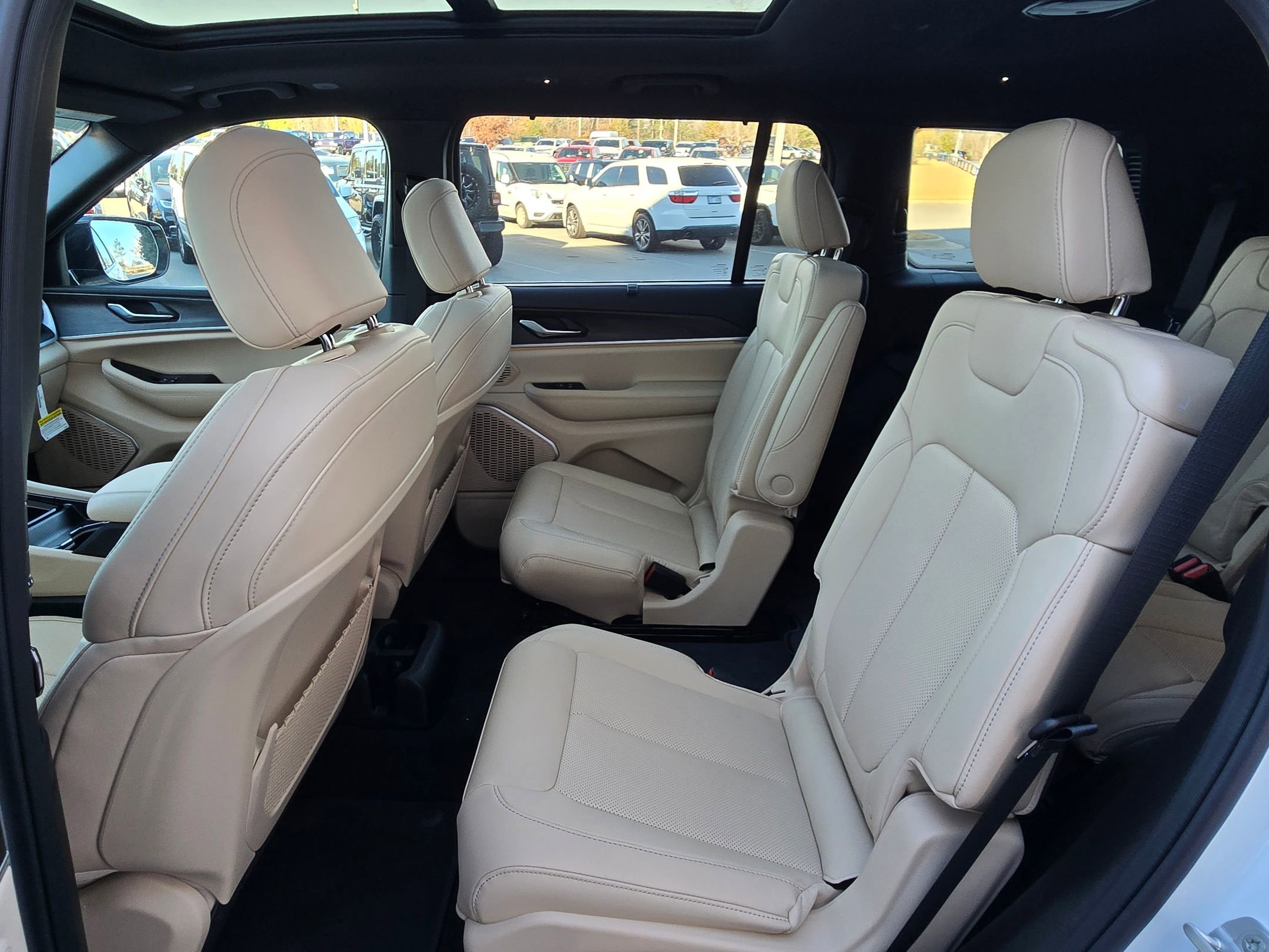 New 2025 Jeep Grand Cherokee L Limited w/ Luxury Tech Group II image 24