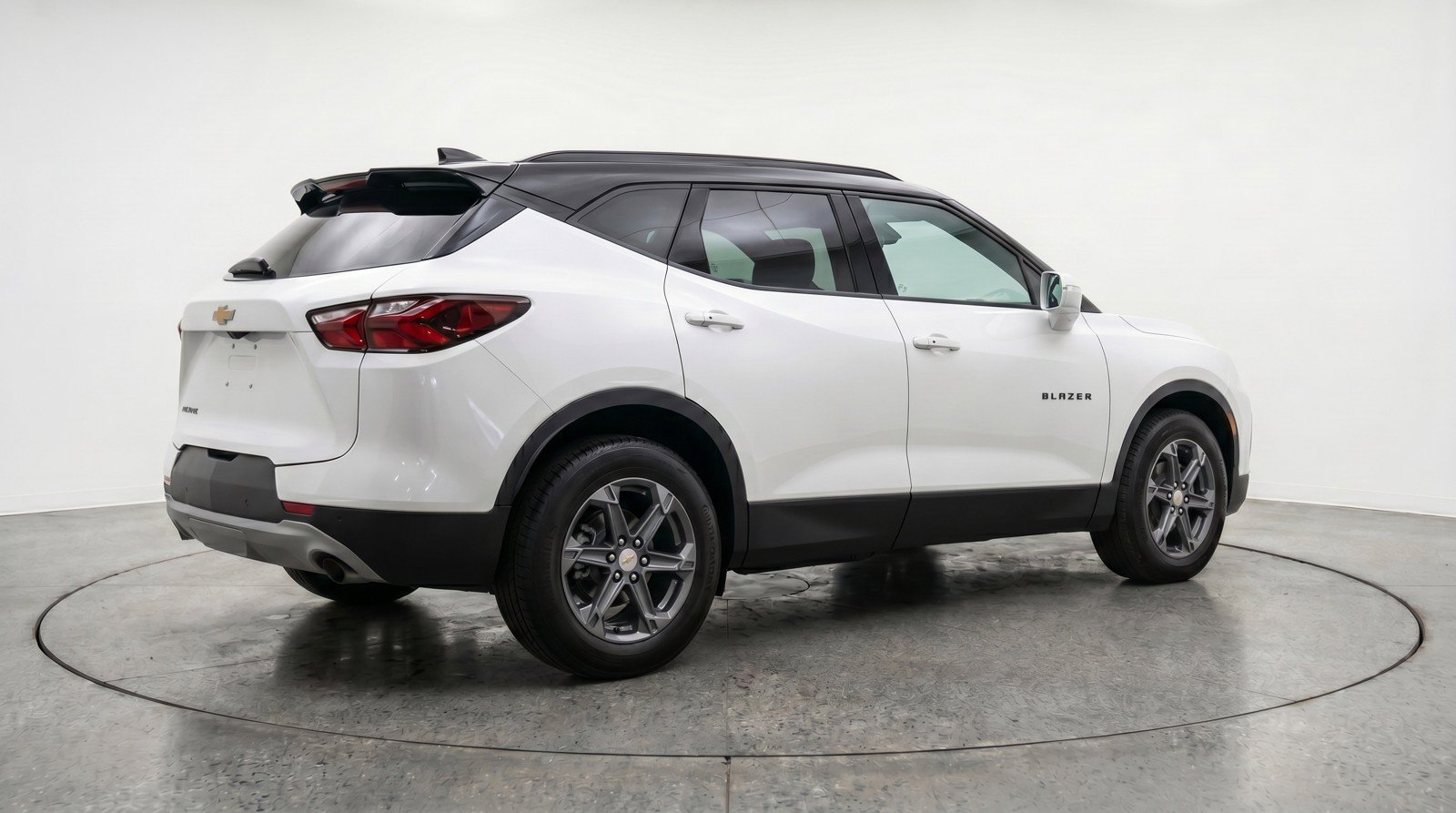 Used 2025 Chevrolet Blazer LT FWD image 9