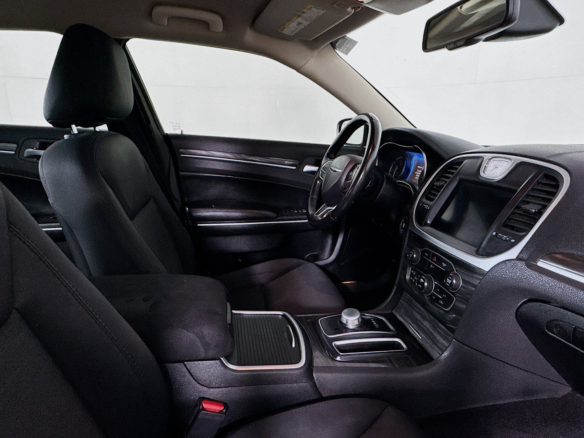 Used 2020 Chrysler 300 Touring RWD image 28